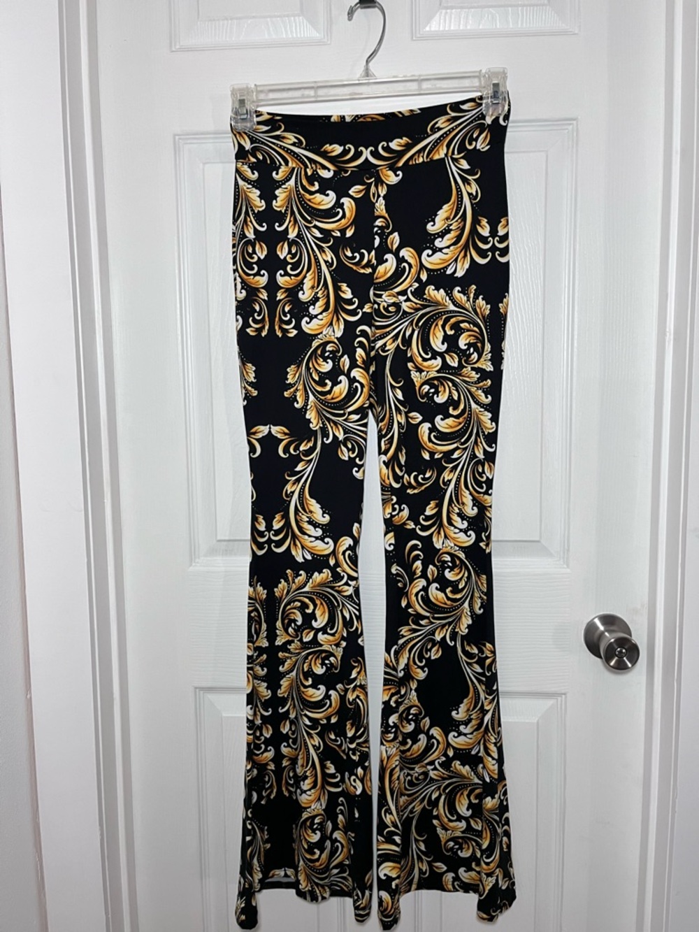 Shopmytrend Black & Gold Baroque-Print Bellbottom Yoga Pants
